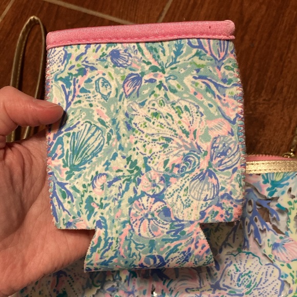 Lilly Pulitzer beach pouches & koozie in Surf Blue Soleil it on me print - Picture 3 of 5